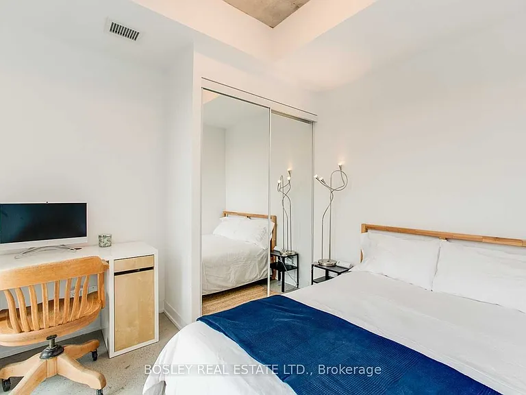 38 Howard Park Ave #528 — Photo 6