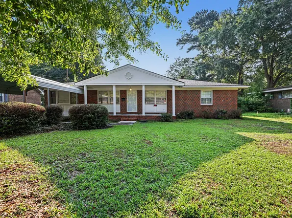 504 E Griswold St, Selma, NC 27576