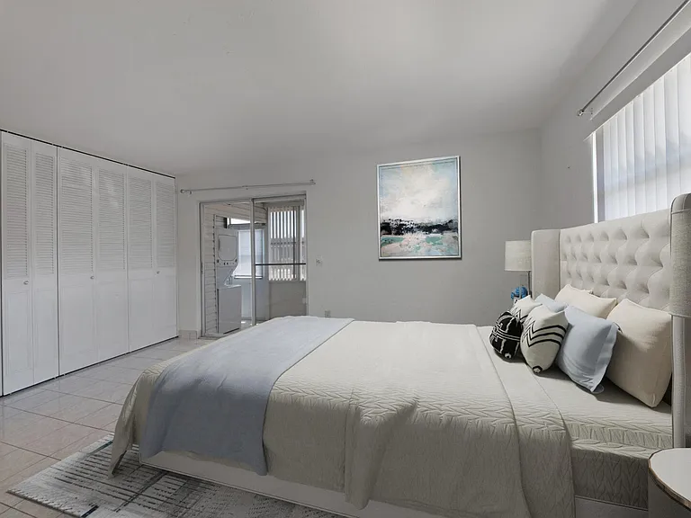 274 Seville Ct #L — Photo 8