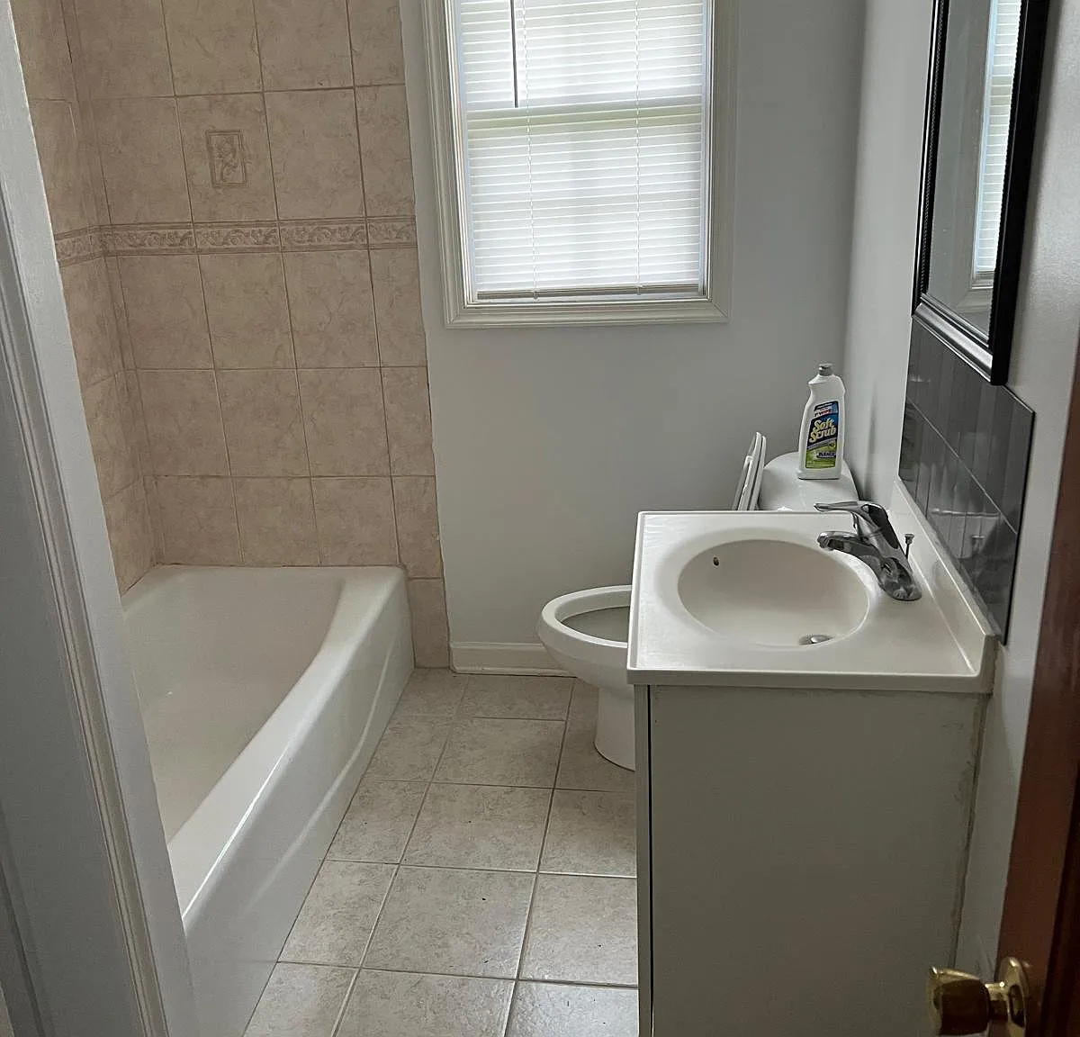 Charming Single Unit Home in Callao, VA - Available 10/03, $1600 — Photo 2