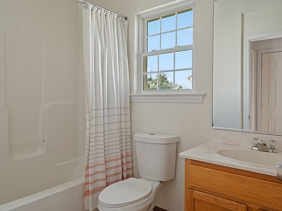 3rd image of 30 Schoolhouse Lndg Unit 30