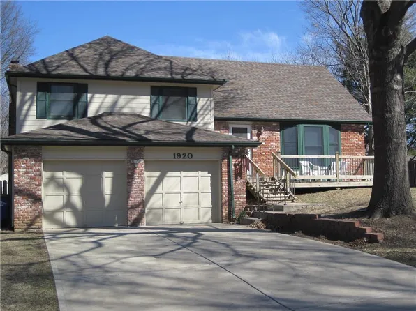 1920 E Sheridan Bridge Ln, Olathe, KS 66062