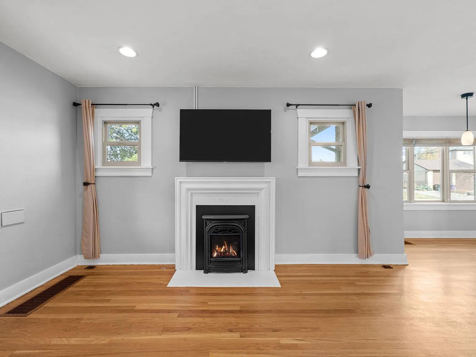 3 bed, 1987 sqft, $3,750 — Photo 4