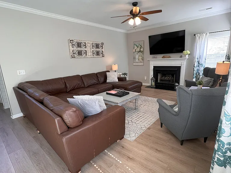 109 Barrie Ct — Photo 12