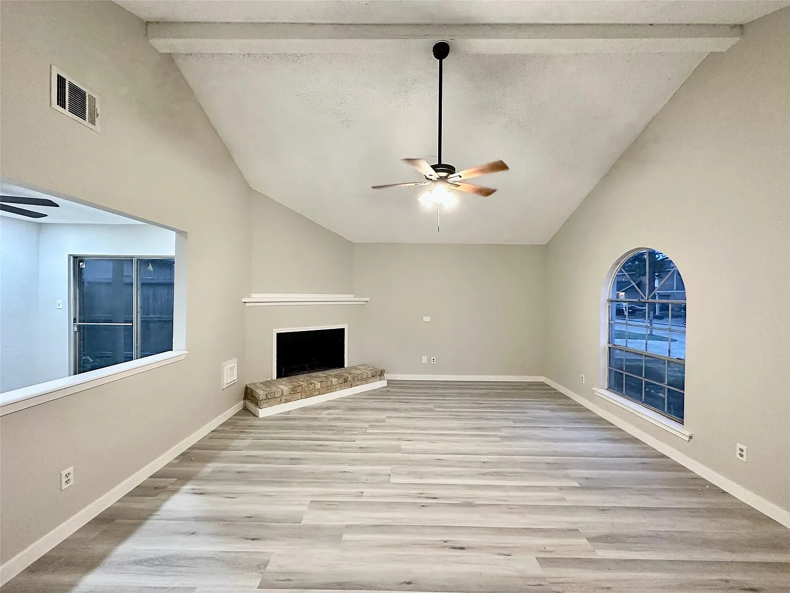 3 bed, 2.0 bath, 1380 sqft, $1,700 — Photo 3