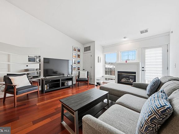 4th image of 6940 Fairfax Dr Unit 406