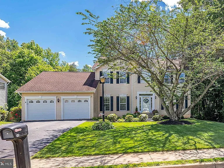17 Whitestone Dr — Photo 2