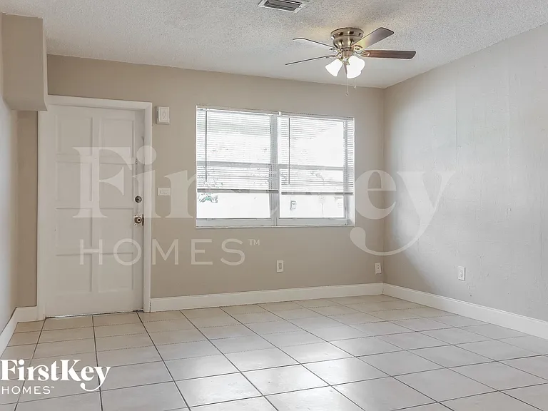 4531 NE 5th Ave — Photo 5