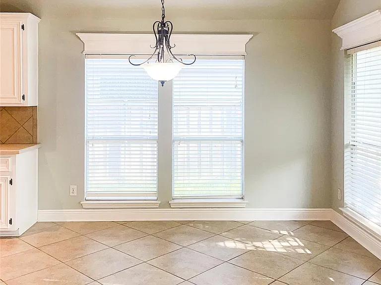 854 Skyspring Ln — Photo 4