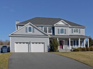 10 Atlantis Dr, Succasunna, NJ 07876