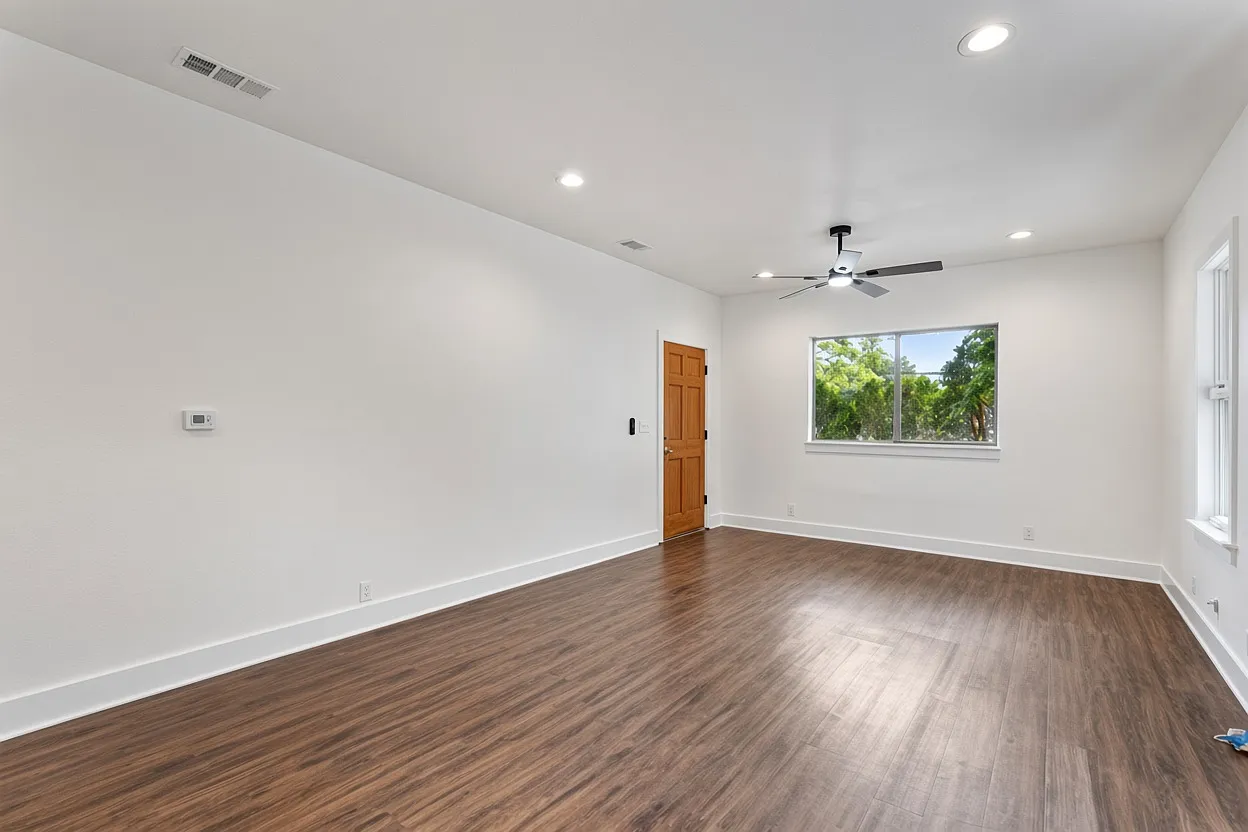2 bed, 900 sqft, $1,749 — Photo 4