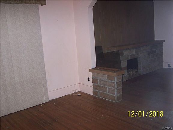 4th image of 120 Ross Ave