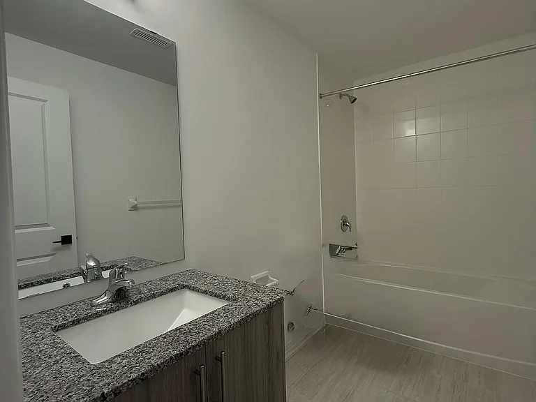 141 Turnberry Ln — Photo 7