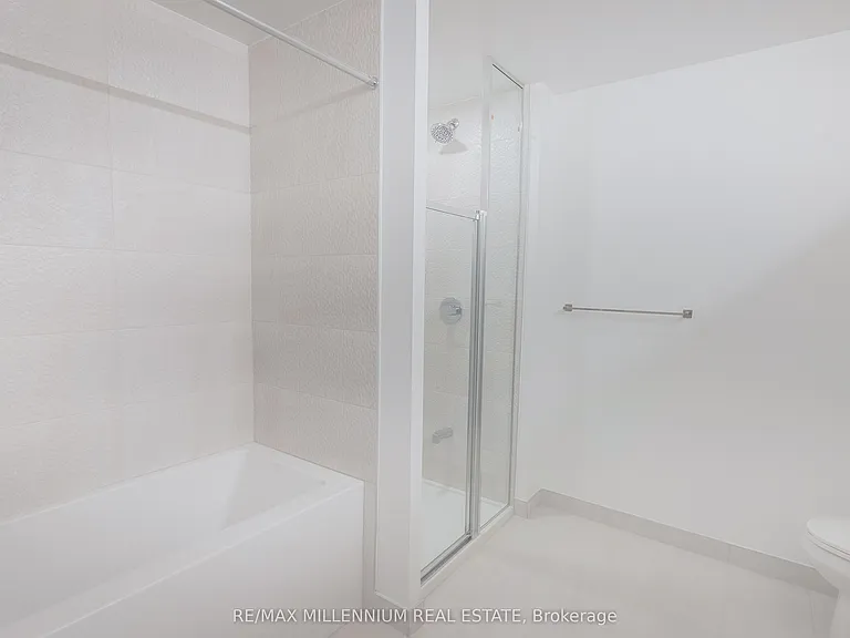 5105 Hurontario St #Penthouse 2 — Photo 9