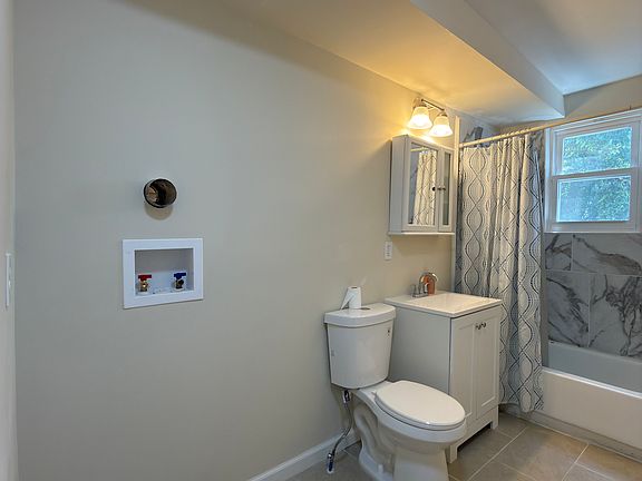 5th image of 216 Delaware St APT 1
