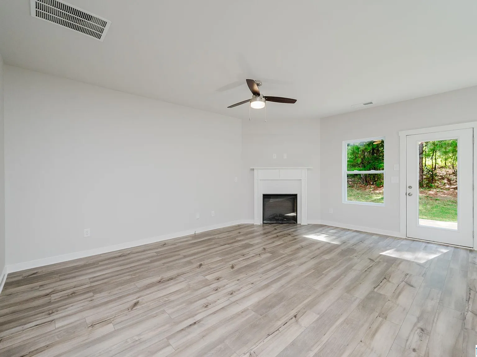 4 bed, 2.5 bath, 2271 sqft, $2,450 — Photo 3