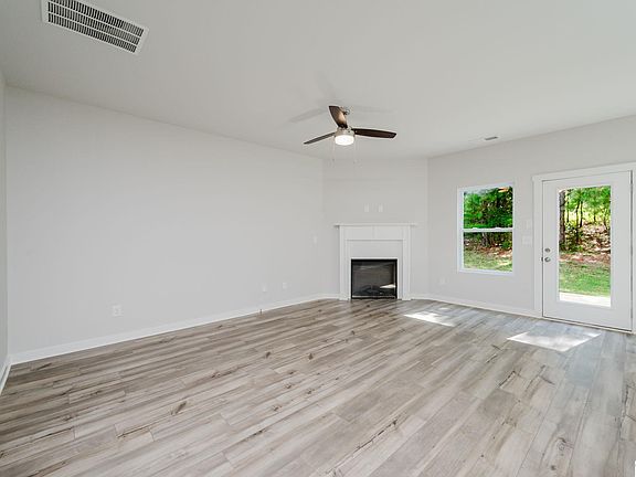 3rd image of 501 Polo Way