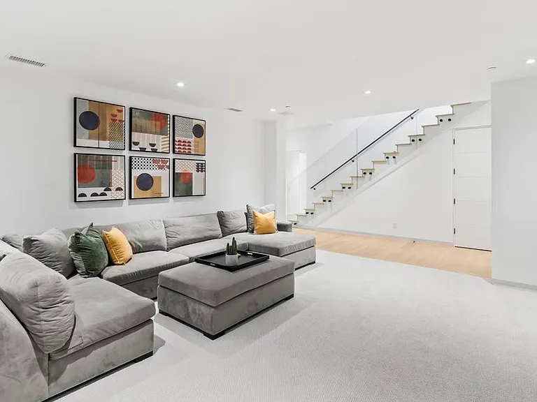 216 Ocean St — Photo 18