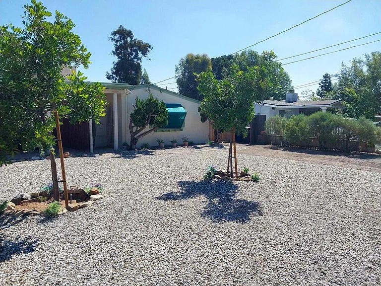 1248B Donald Way — Photo 3