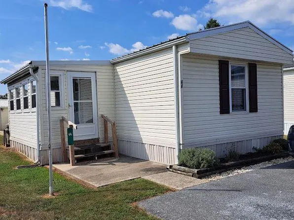 2002 W Main St Trailer 44, Ephrata, PA 17522