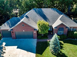 1907 Chapel Ridge Rd, Columbia, MO 65203
