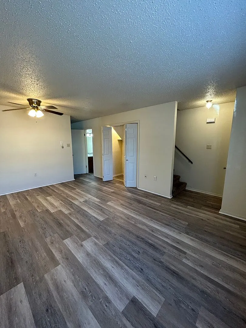 301 N Joplin Ave — Photo 2