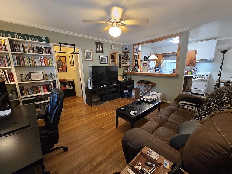 1025 Greenwood Ave NE #7 — Photo 5