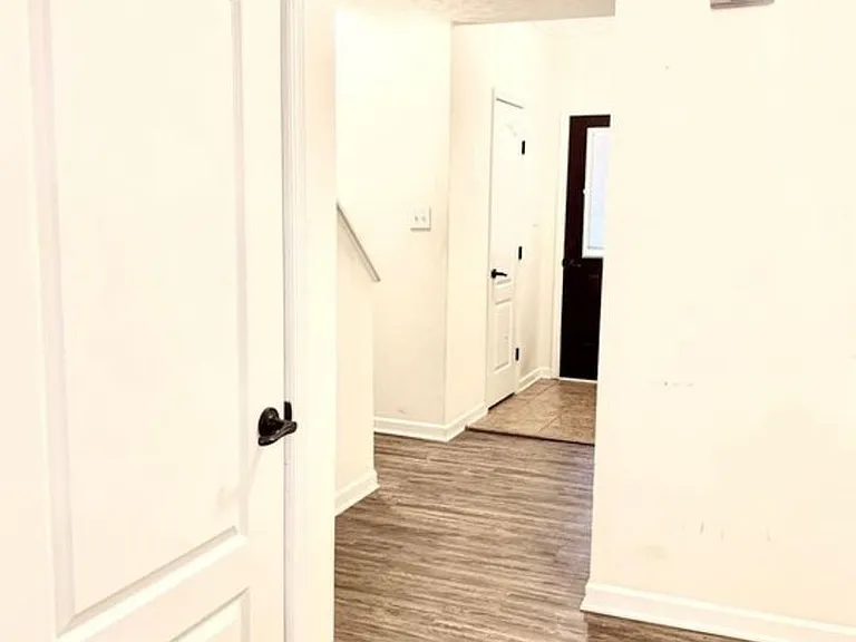81 Catherine Ct — Photo 12