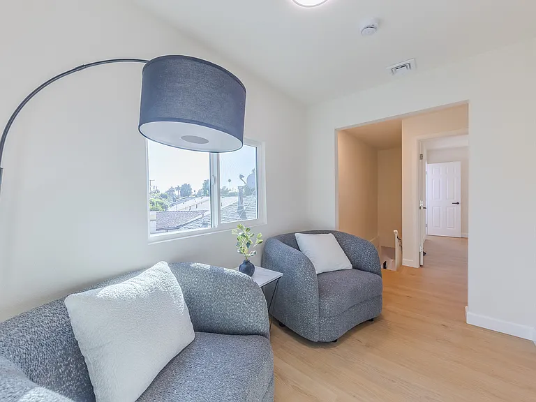 714 Genoa St — Photo 12
