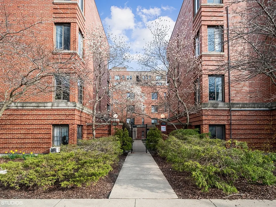 1224 W Chase Ave #1F