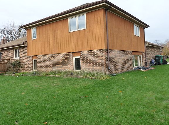 2nd image of 8061 Tudor Ln