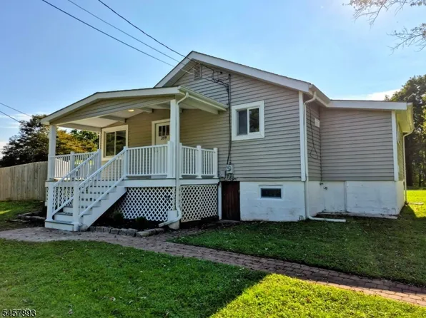 289 Hillcrest Dr, Milford Boro, NJ 08848