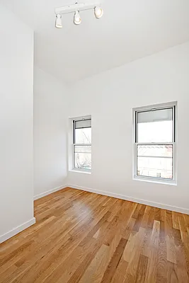 Rented by Bold New York | media 19