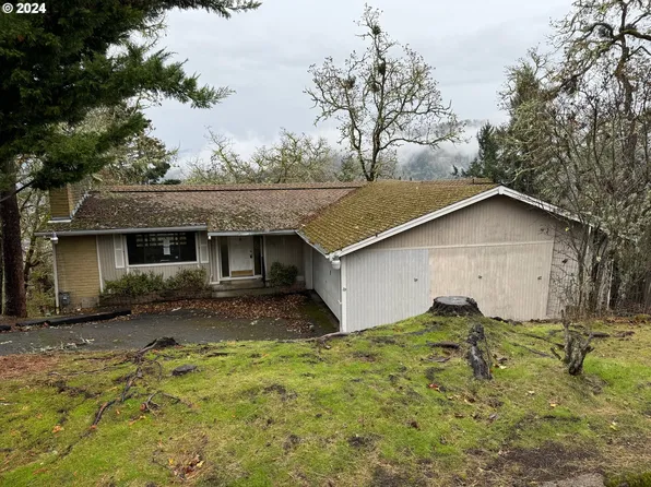 655 SE Summit Dr, Roseburg, OR 97470
