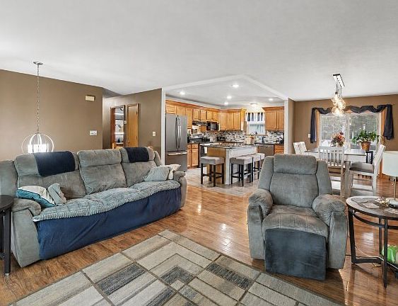 2nd image of 10866 Pettis Rd
