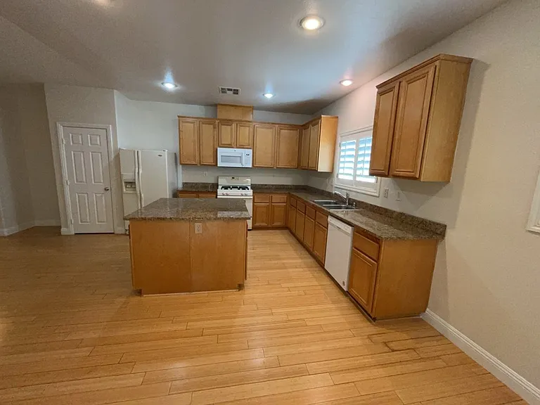 6043 Eganridge Ct — Photo 12