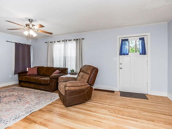 4th image of 3216 S Hardy Ave