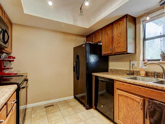 5th image of 7408 Foxglove Ln