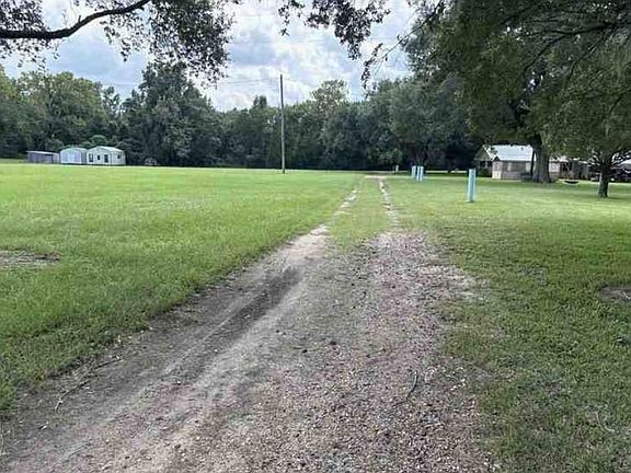 Exterior Neighborhood (street photo)
