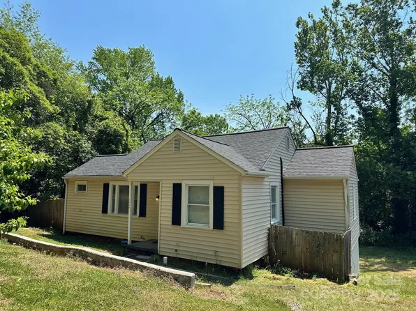 2434 Columbus Cir, Charlotte, NC 28208