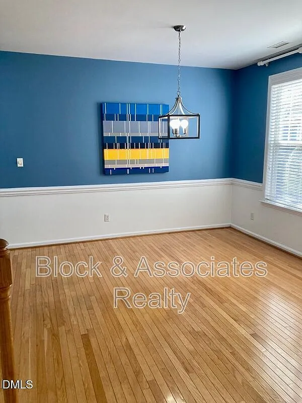 3 bed, 2.5 bath, 2614 sqft, $2,200 — Photo 3