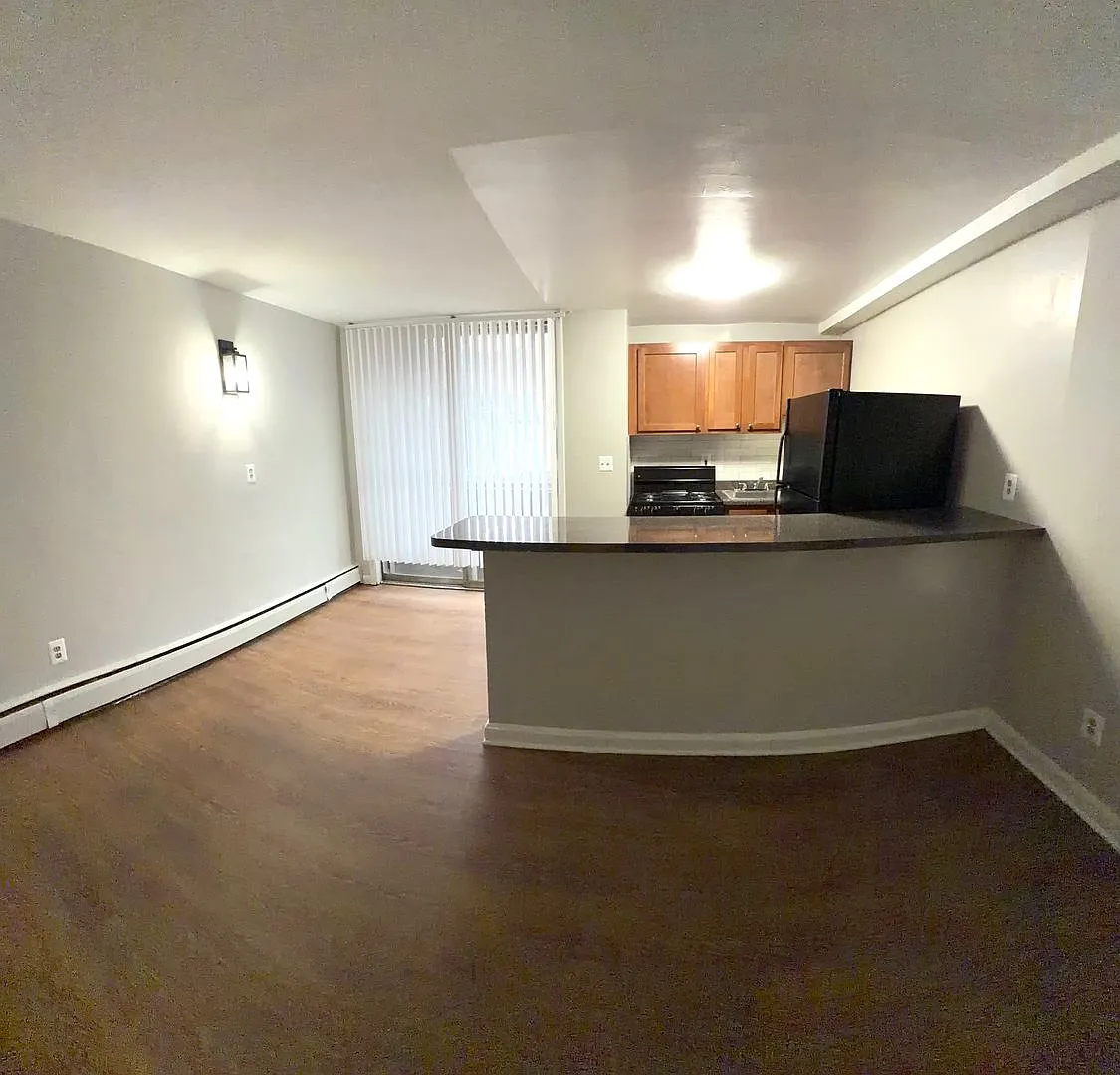 315 W ST NE — Photo 3