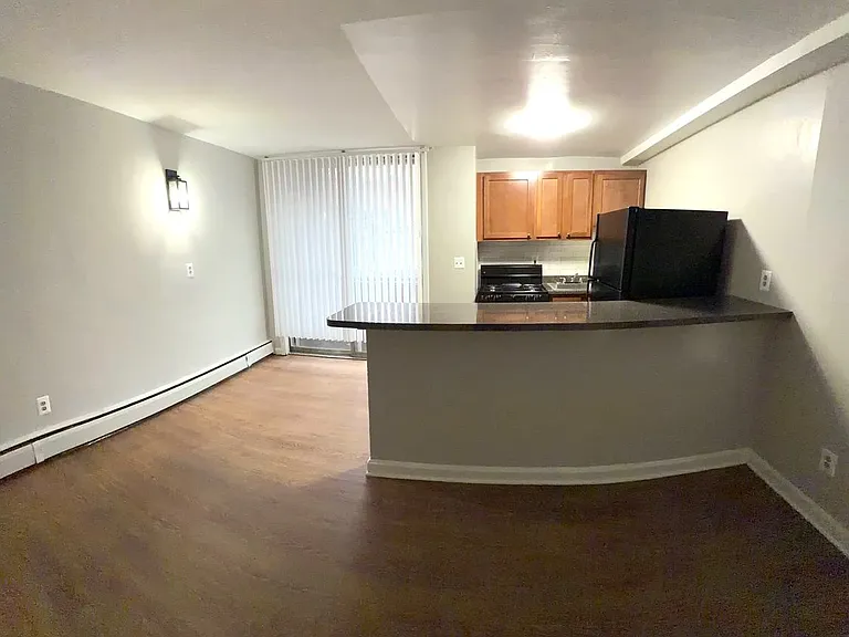 315 W St NE — Photo 3