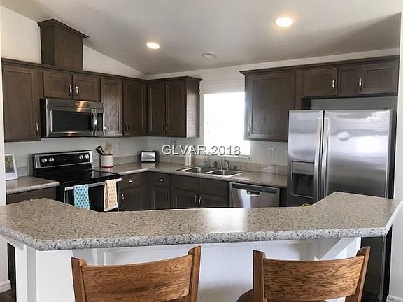 3rd image of 364 Myrtle Beach St