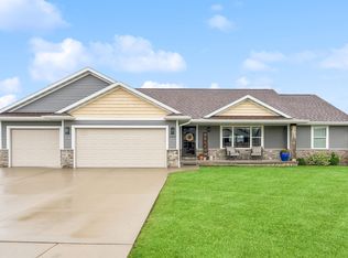 2222 Creeksedge Cir, De Pere, WI 54115