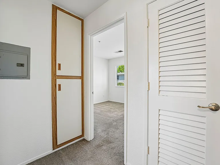 28-web-or-mls-403-425 Junction Ave 109A-S1807-026