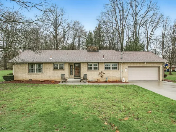 905 Crestwood Dr NE, Brookfield, OH 44403