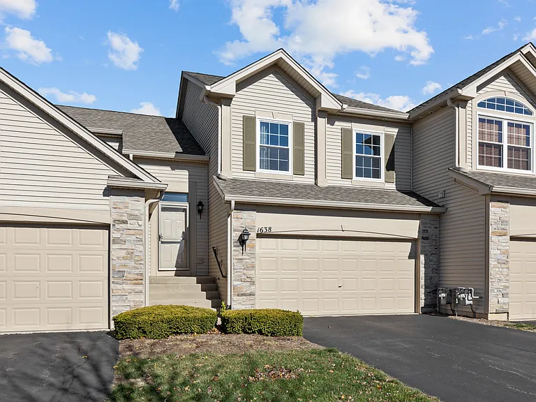 1638 Fredericksburg Ln #1638 — Photo 1