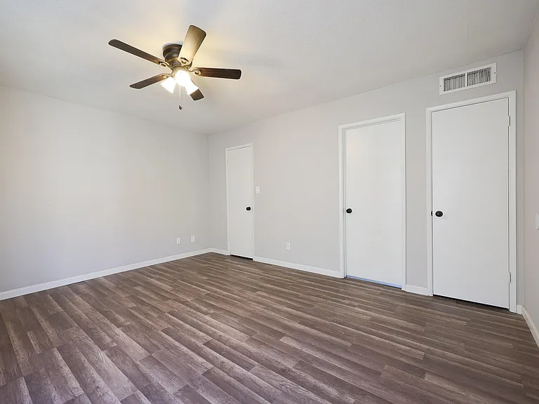 2611 E Maryland Dr — Photo 11