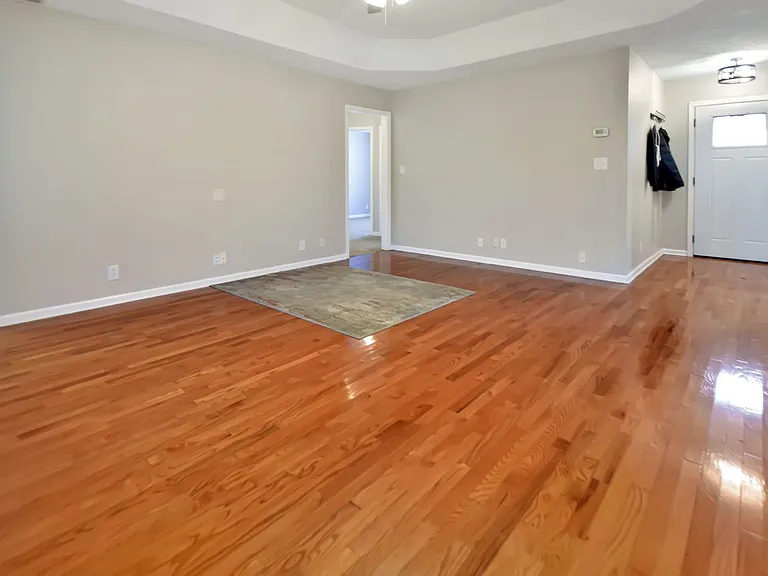 3896 Gaine Dr — Photo 2